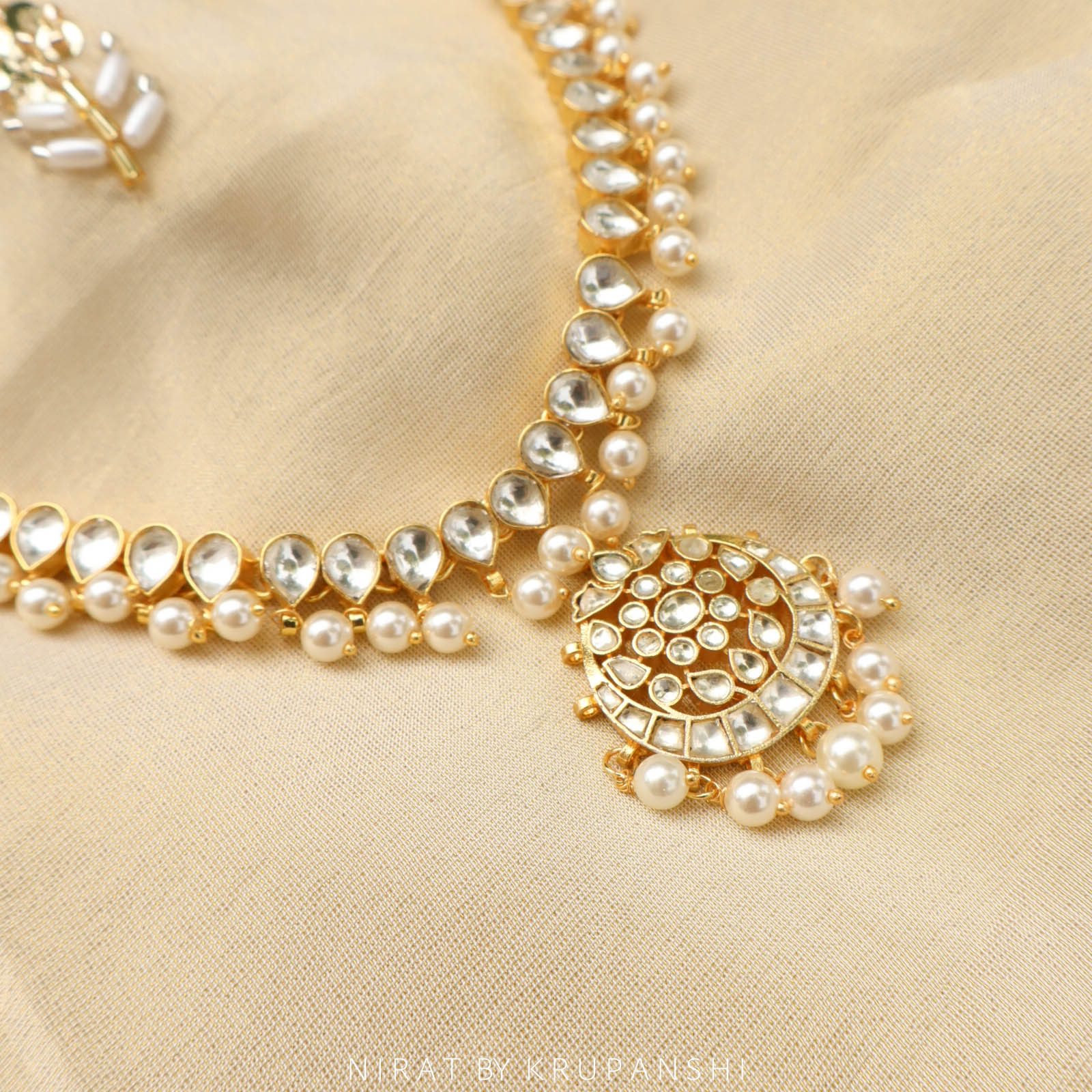 Svarupa - Kundan Necklace With Pendant
