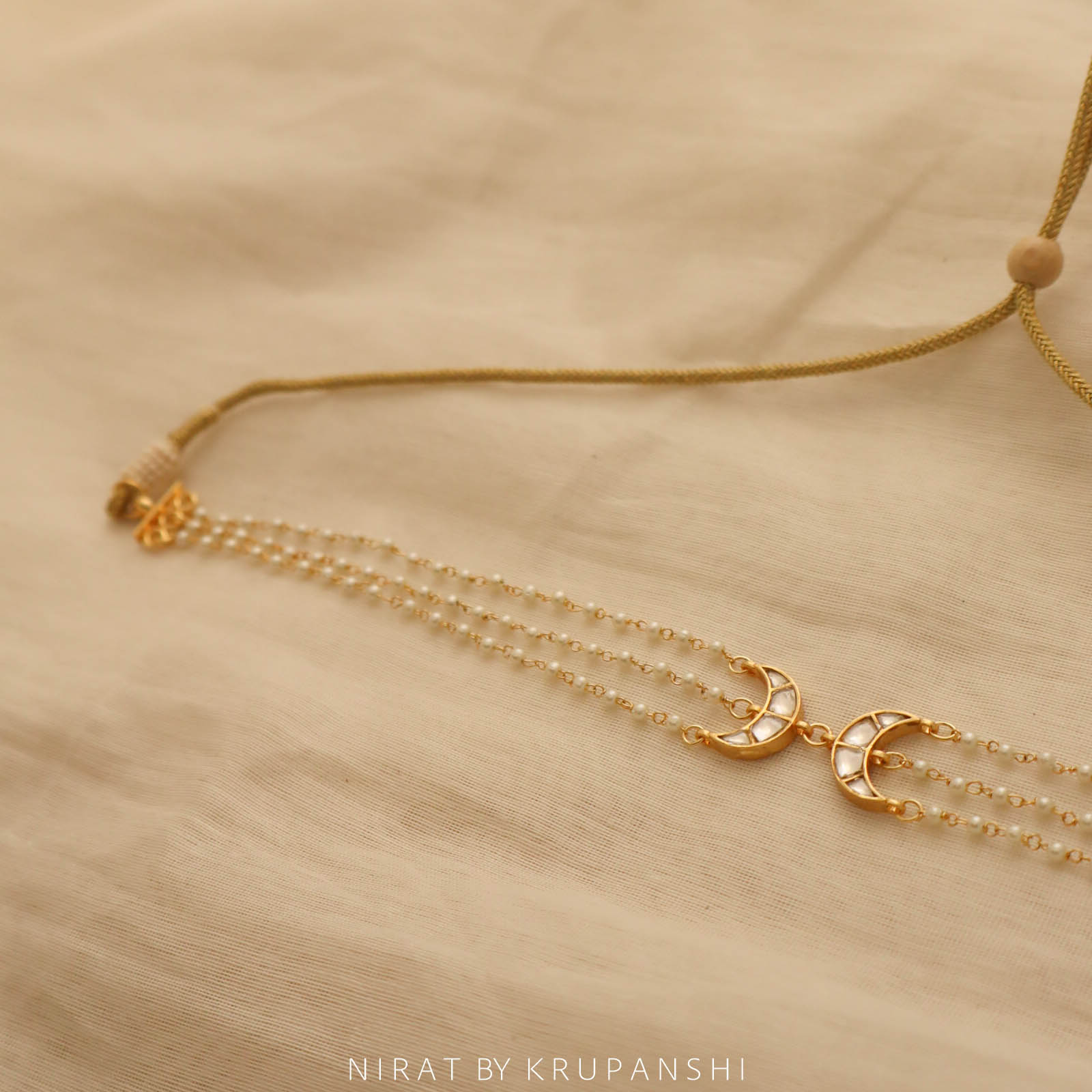 Ganthan Chand Choker - White